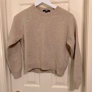 100% Wool Tan Uniqlo Cropped Sweater Size Medium